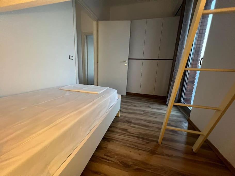 Thyamis Apartment *